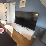 5 2 Bathrooms 1 Kitchen 1 Piano *