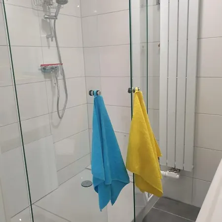 5 2 Bathrooms 1 Kitchen 1 Piano *