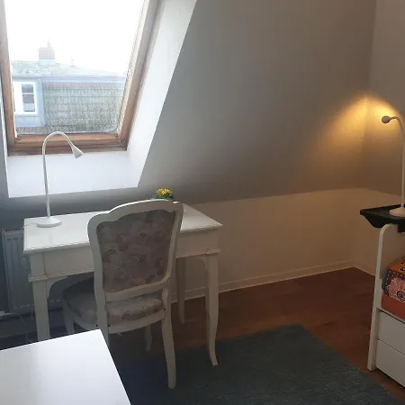 5 2 Bathrooms 1 Kitchen 1 Piano アパート