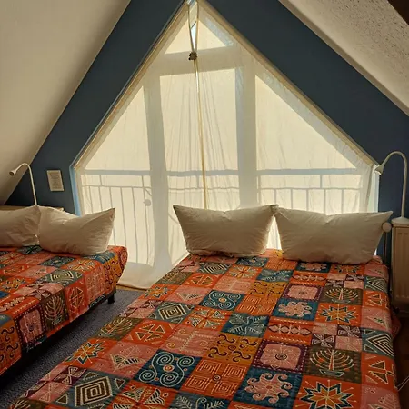 5 2 Bathrooms 1 Kitchen 1 Piano *