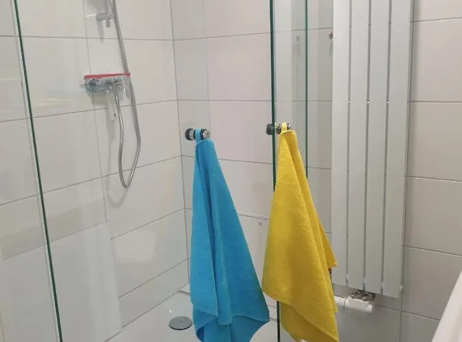 5 2 Bathrooms 1 Kitchen 1 Piano *
